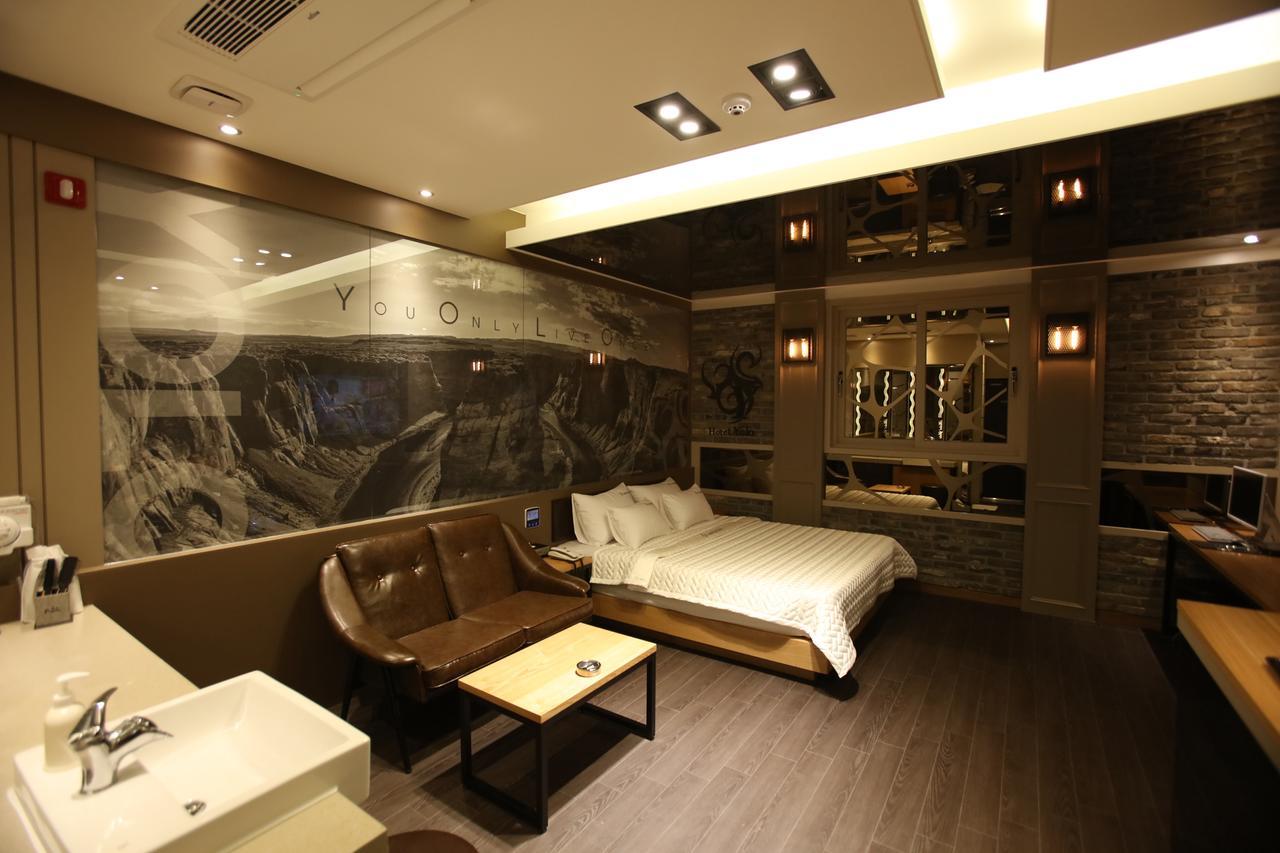 Hotel Yolo Chongnae-dong Экстерьер фото