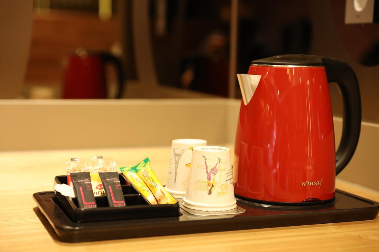 Hotel Yolo Chongnae-dong Экстерьер фото