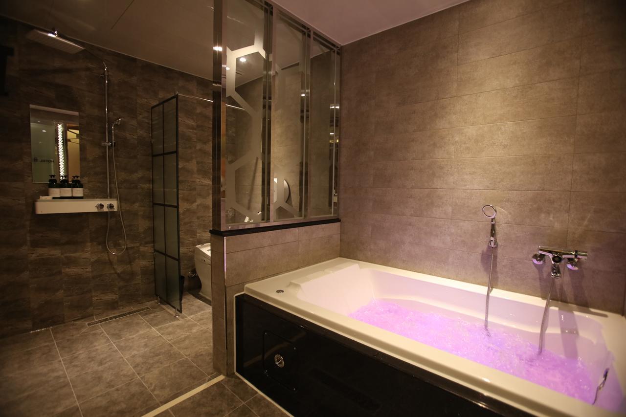 Hotel Yolo Chongnae-dong Экстерьер фото