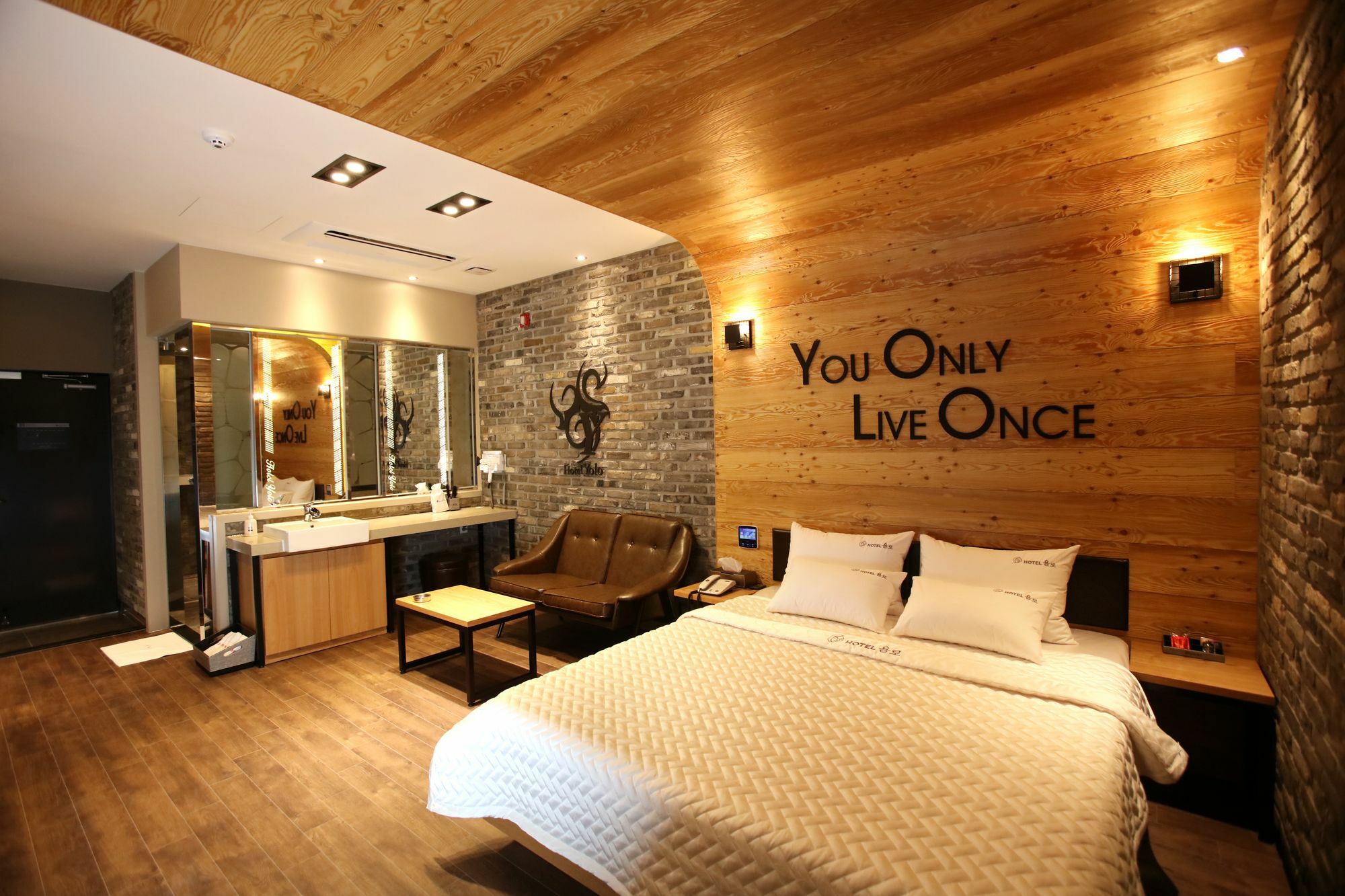 Hotel Yolo Chongnae-dong Экстерьер фото